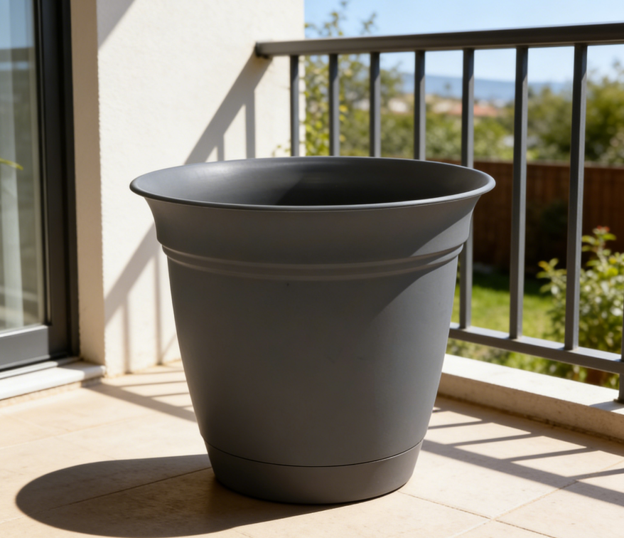 Round Planter with Saucer – Indoor & Outdoor Gardening Pot with Drainage Hole – Lightweight, UV-Resistant Plastic Material (20cm Warm Grey, Single Pot)